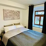 Dvur Stran & Wellness Karlovy Vary
