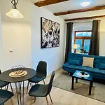 Dvur Stran & Wellness 3*