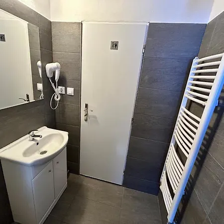 Гостевой дом Dvur Stran & Wellness 3*