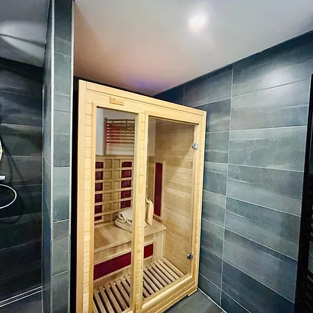 Dvur Stran & Wellness Гостевой дом