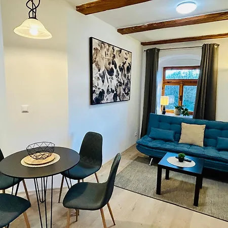 Dvur Stran & Wellness 3*