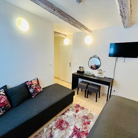 Dvur Stran & Wellness 3*