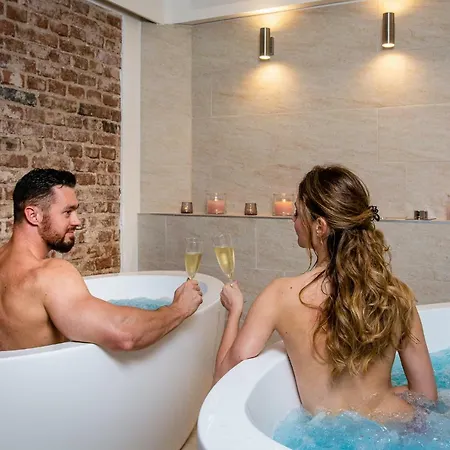 Dvur Stran & Wellness Карловы Вары