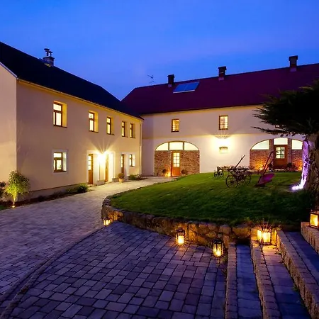 Dvur Stran & Wellness 3* Karlsbad