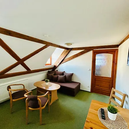 Dvur Stran & Wellness Karlovy Vary