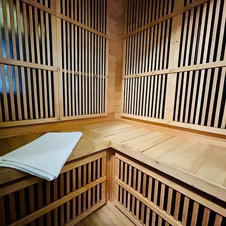 Dvur Stran & Wellness Vendégház Karlovy Vary