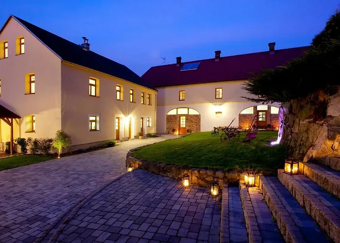 Dvůr Stráň&wellness 3* KLV